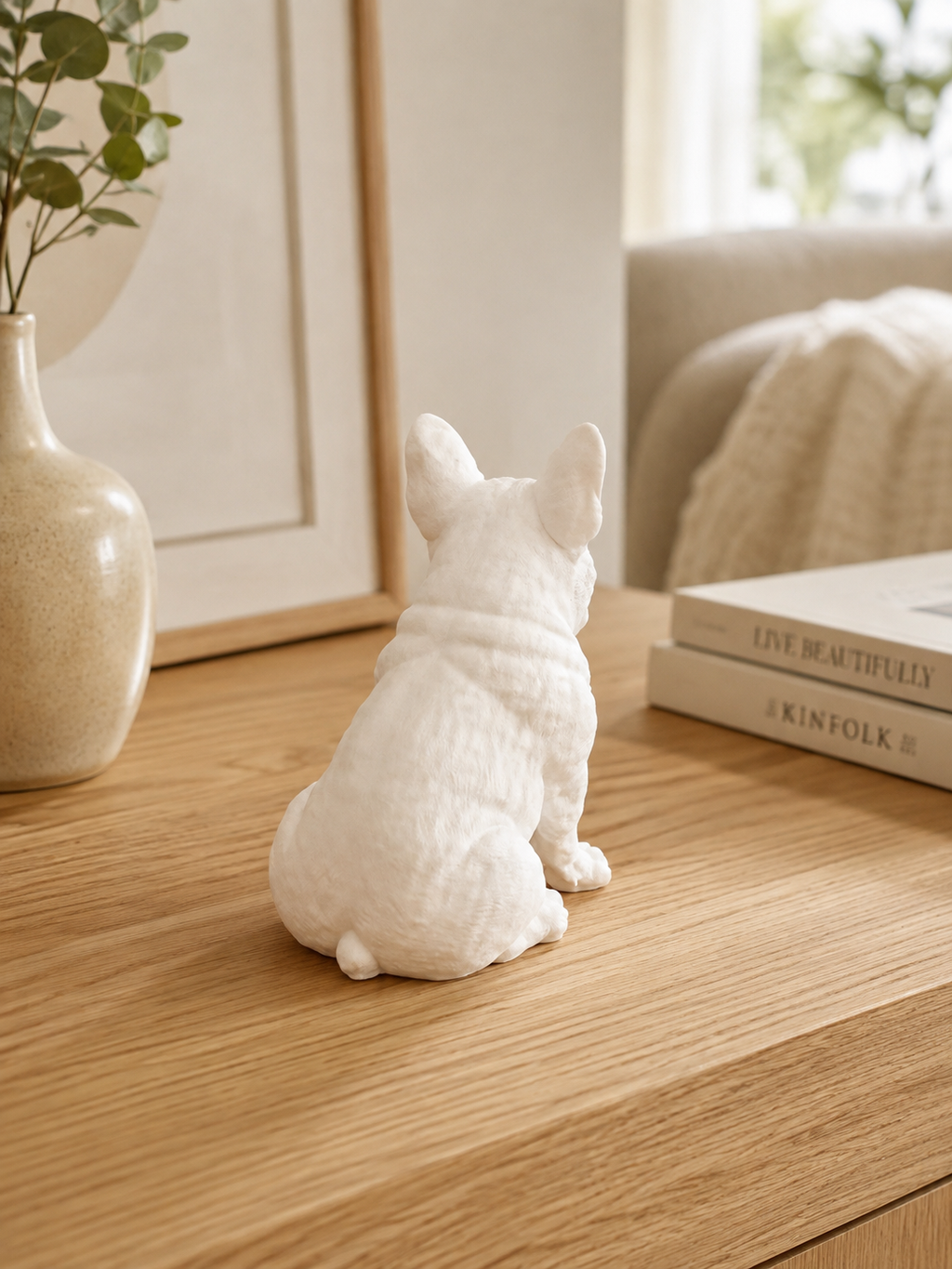 Fransk bulldog hundefigur i mat hvid – bagfra, 10 cm