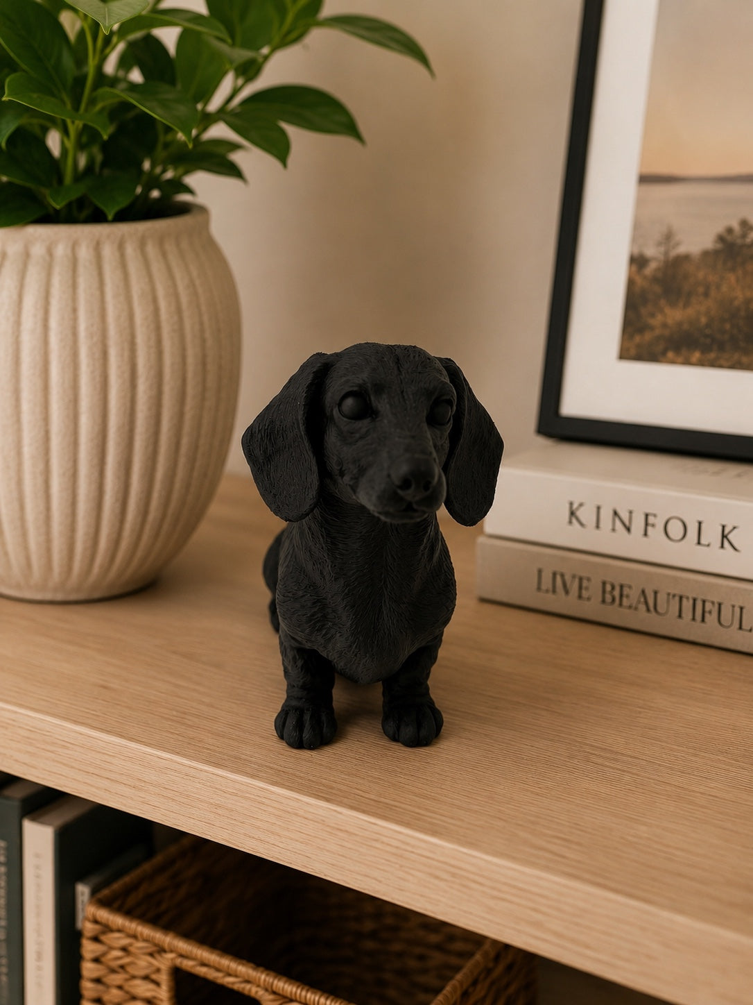 Sort gravhund figur set forfra