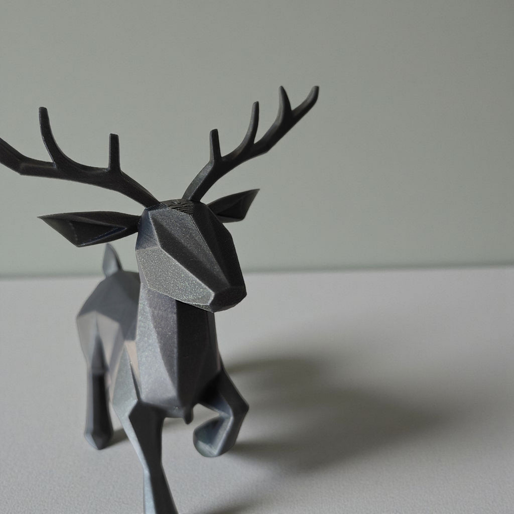 Geometrisk hjort figur i mat sort